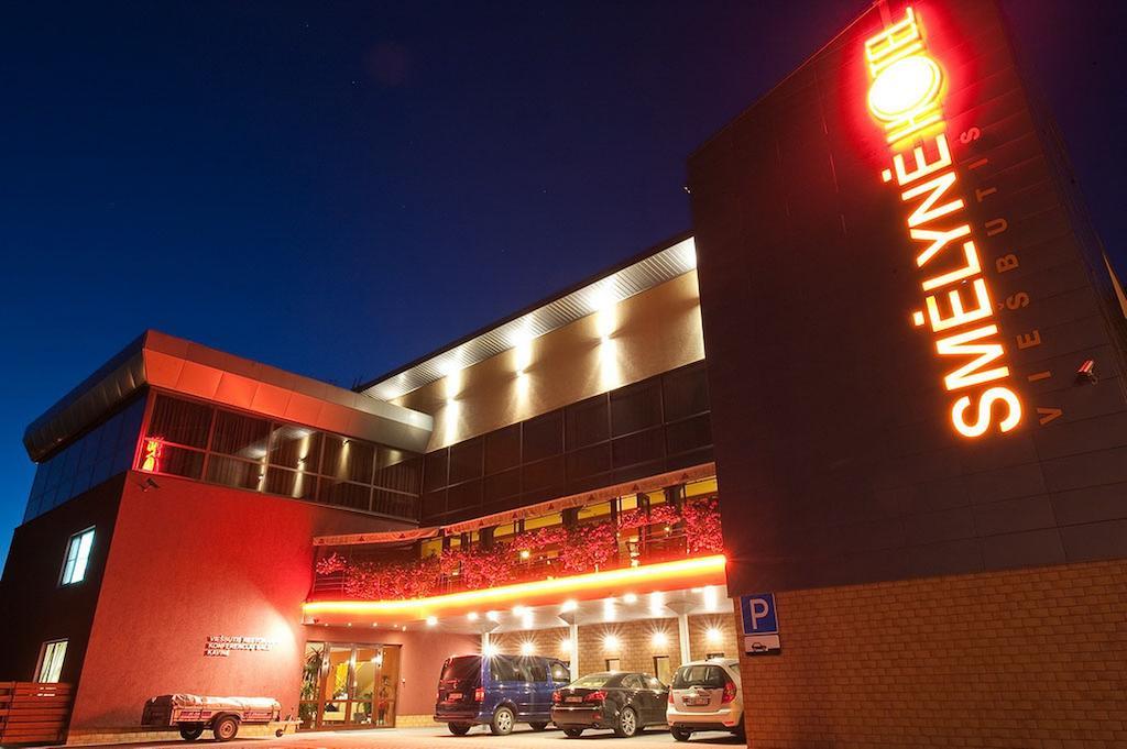 斯姆尔日内酒店 Panevėžys 外观 照片
